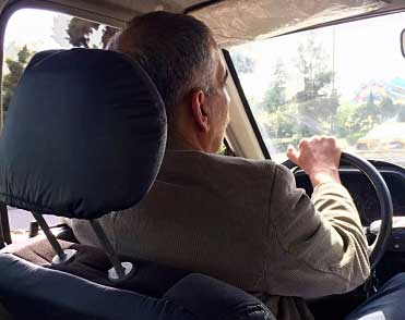 正在向我抱怨的伊朗出租車司機