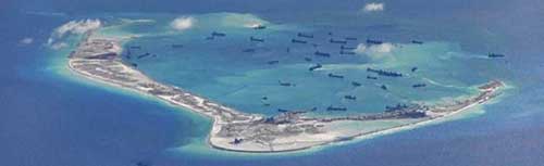 中國在南海持續填海將島礁修建成島嶼。