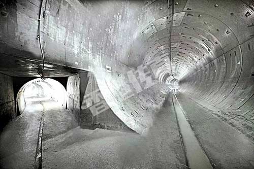 建設中的雨水排放隧道