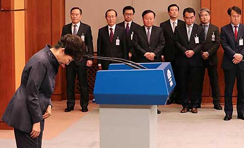 JTBC對於崔順實案的爆炸性獨家，迫使朴槿惠總統公開向國民道歉。